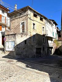 Rustico / Casale di 253 m² con più di 5 locali a M