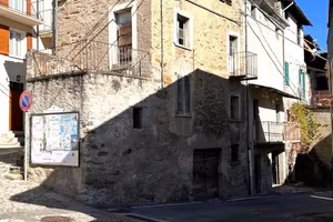 Rustico / Casale di 253 m² con più di 5 locali a M