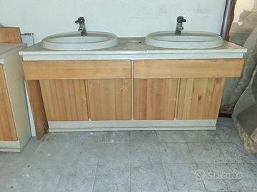 Mobile con doppio lavandino 