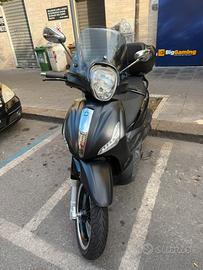 Beverly 300