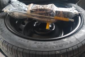 ruotino Nissan Micra 