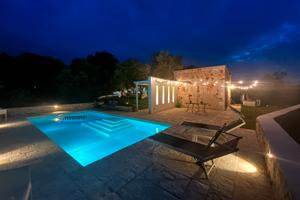 Dependande con piscina ostuni