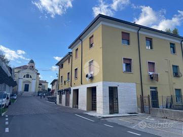 2 LOCALI A CASTELNUOVO DEL GARDA