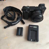 Sony A6000 + 16-50mm + 2 batterie