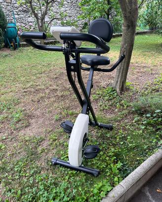 Cyclette pieghevole con schienale