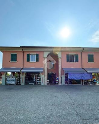 NEGOZIO A BORGO VAL DI TARO