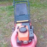 Tagliaerba con traino