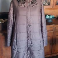 Piumino donna imbottito, lungo, con cappuccio