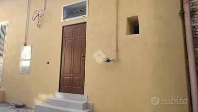 MONOLOCALE A CASERTA