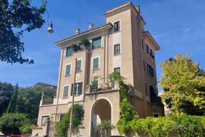 Palazzo / Stabile di 1100 m² a Roma