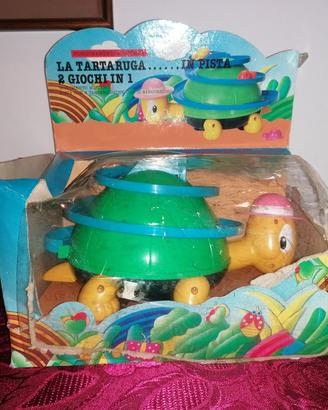 La tartaruga in pista giocattolo vintage 