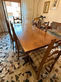 Tavolo in legno massiccio e 6 sedie