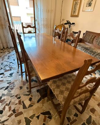 Tavolo in legno massiccio e 6 sedie