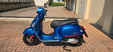 Vespa GTS 300 Super HPE – Blu Opaco