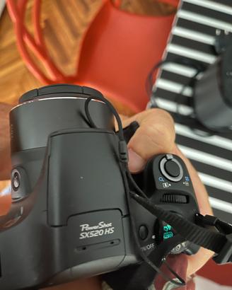 Canon  power shit sx 520 hs
