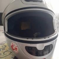 Casco con mentoniera apribile
