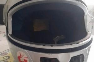 Casco con mentoniera apribile