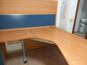 Scrivania angolare con cassettiera
