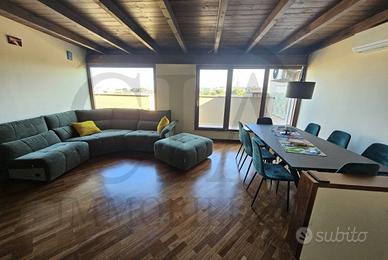 Elegante e panoramico su due livelli