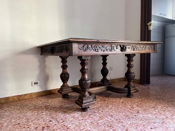 Tavolo in legno massello