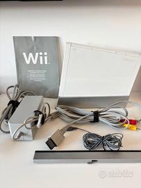 Nintendo Wii – Console + Cavi + Sensore + Supporto