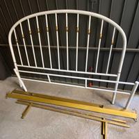 Letto in metallo + reti + lampade