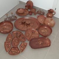 Servizio da tavola rustico in terracotta