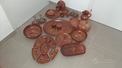 Servizio da tavola rustico in terracotta