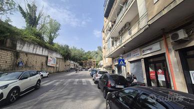 NEGOZIO A NAPOLI