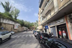 NEGOZIO A NAPOLI