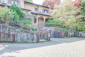 VILLETTA A SCHIERA IN CONTESTO SIGNORILE, Via Doni