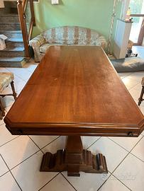 Tavolo e sedie stile barocco piemontese