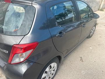Toyota yaris 2012