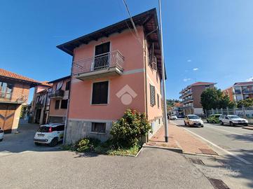 3 LOCALI A GASSINO TORINESE