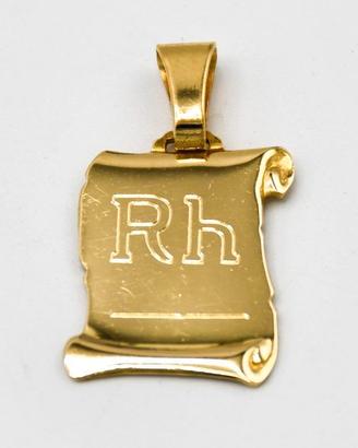 Ciondolo "RH" oro giallo 18 kt a pergamena E.2020