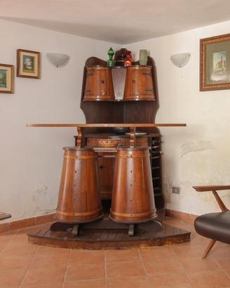 Mobile bar con ripiano e credenza