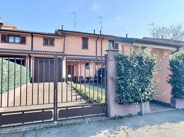 VILLA A SCHIERA A VERNATE