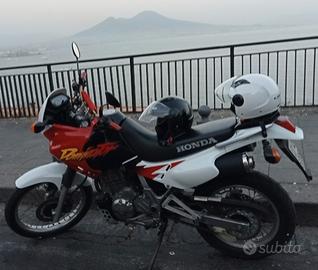 moto  Honda dominator 650 ASI 