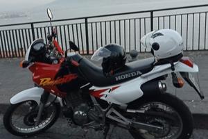 moto  Honda dominator 650 ASI 