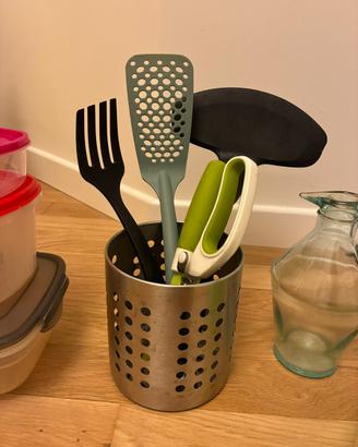 Portautensili cucina con utensili