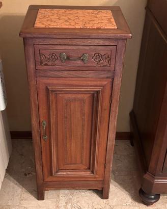 Comodino in legno