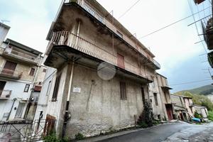 PALAZZO A MARINEO