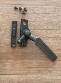 Antica maniglia a tavellino