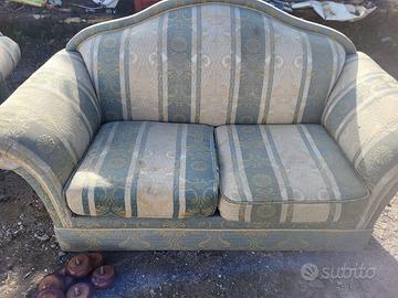 Coppia di divani in stile classico – 2 posti + 3 p