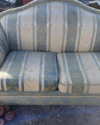Coppia di divani in stile classico – 2 posti + 3 p