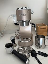 Macchina del caffe De Longhi Dedica