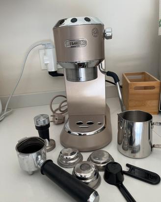 Macchina del caffe De Longhi Dedica