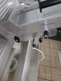 Affettatrice professionale Fama FA302