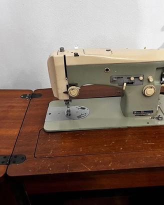 Macchina da cucire necchi vintage
