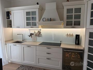 Cucina classica bianca